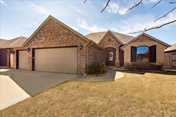 542 W Chickasaw Court Way, Mustang