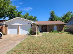 4320 Meadowpark Dr, Midwest City