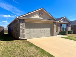618 Audrey Dr, Tuttle