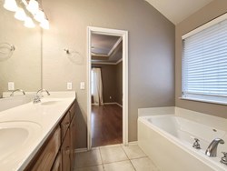 1928 NW 176th St, Edmond