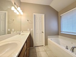 1928 NW 176th St, Edmond