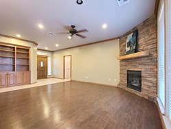 1928 NW 176th St, Edmond
