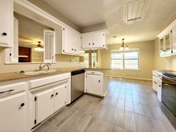 8933 Rambling Rd, Oklahoma City