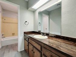 8933 Rambling Rd, Oklahoma City