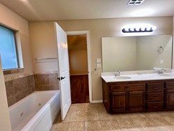 10605 NW 17th, Yukon