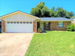 711 Hawthorne Ln, Edmond