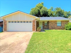 711 Hawthorne Ln, Edmond