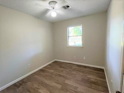711 Hawthorne Ln, Edmond