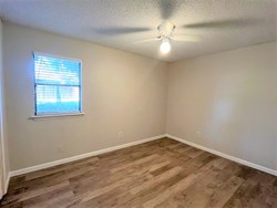 711 Hawthorne Ln, Edmond