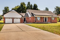 2912 N Santa Fe, Moore