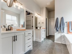 5709 Goldstone Ct, Mustang
