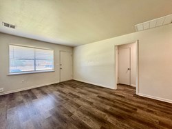 1002 E Wayne St, Edmond