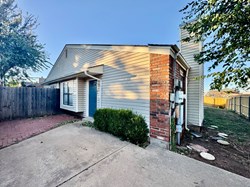 925 Swan Lake Ct, Edmond