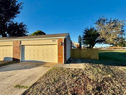 925 Swan Lake Ct, Edmond