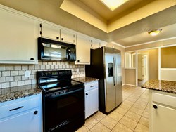 2200 W Rockypoint Dr, Edmond