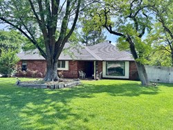 1404 Oak Dr, Edmond
