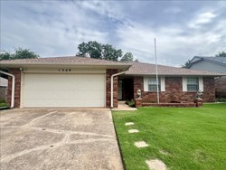 1329 NE 20th Pl, Moore