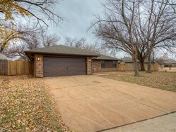 128 Pueblo Dr, Edmond